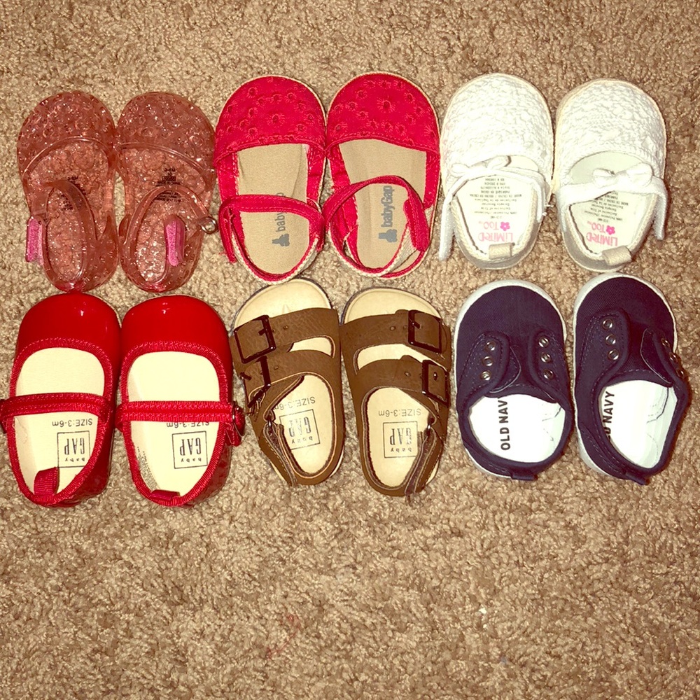 Bundle of 6 baby shoe pairs
